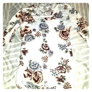 Size medium 3/4 sleeve floral shirt